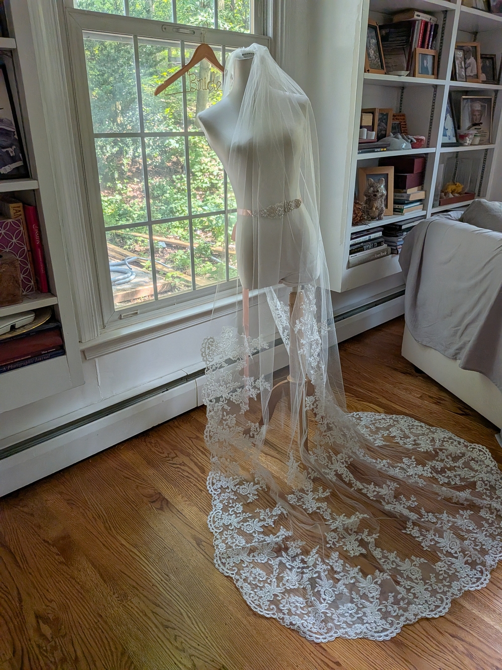 Elegant Creamy White Lace Chapel Length Veil